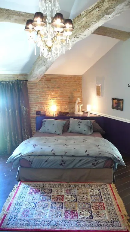 Domaine La Baronne Bed & Breakfast Buzet-sur-Tarn 0*,  France