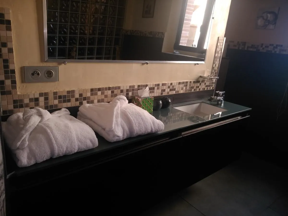 Domaine La Baronne Bed & Breakfast Buzet-sur-Tarn 0*,